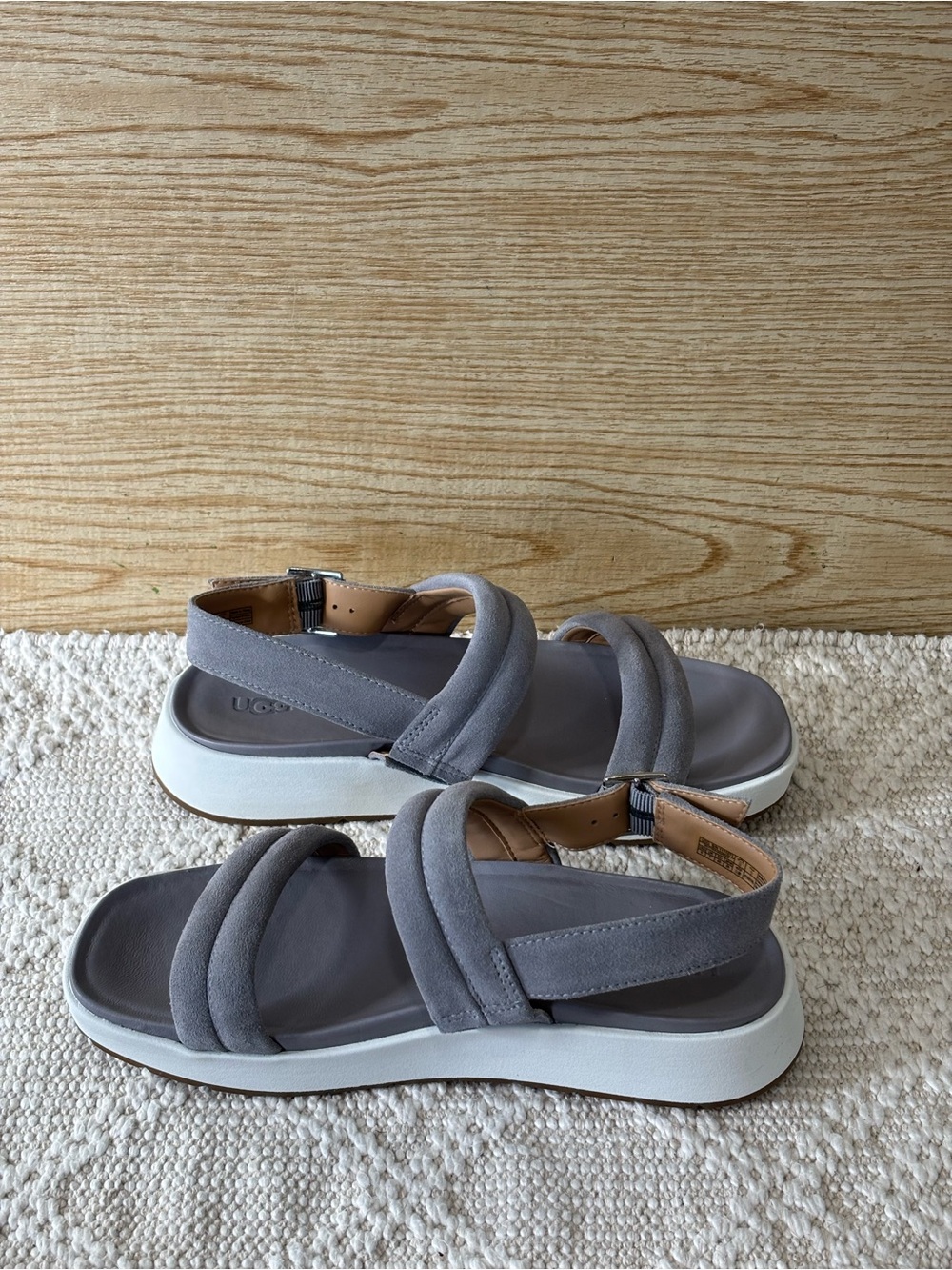 Ugg - Picture 6 of 6
